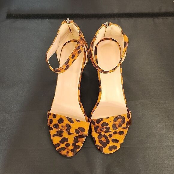BRAND NEW WOMEN  OPEN-TOE  ANKLE-STRAP LOW HEEL ANIMAL PRINT SANDAL - Picture 2 of 14